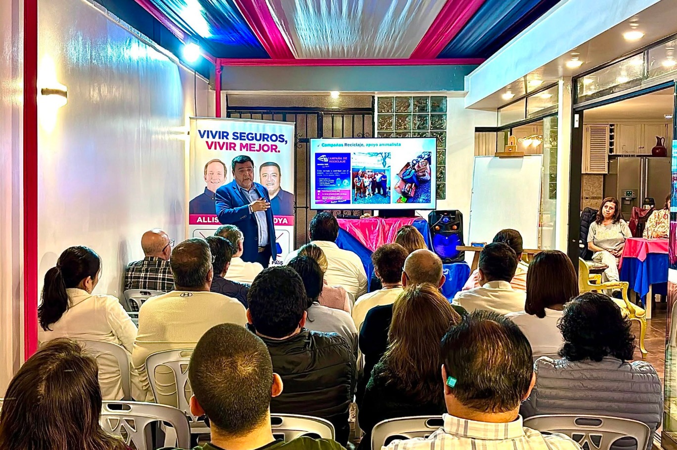 Roberth Montoya presenta sus propuestas ante vecinos de San Borja